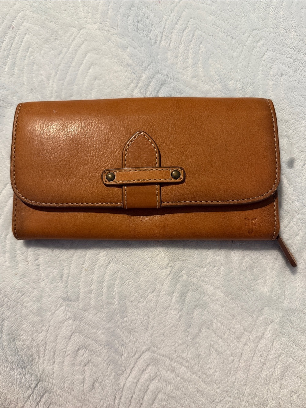 Frye Olivia Caramel Brown Leather Continental Wallet NEW